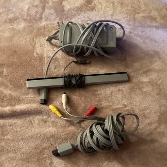 Wiii gaming console comes with controller and cables needed for setup. - Picture 4 of 4